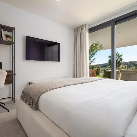 Luxury With A Private Garden Apartment